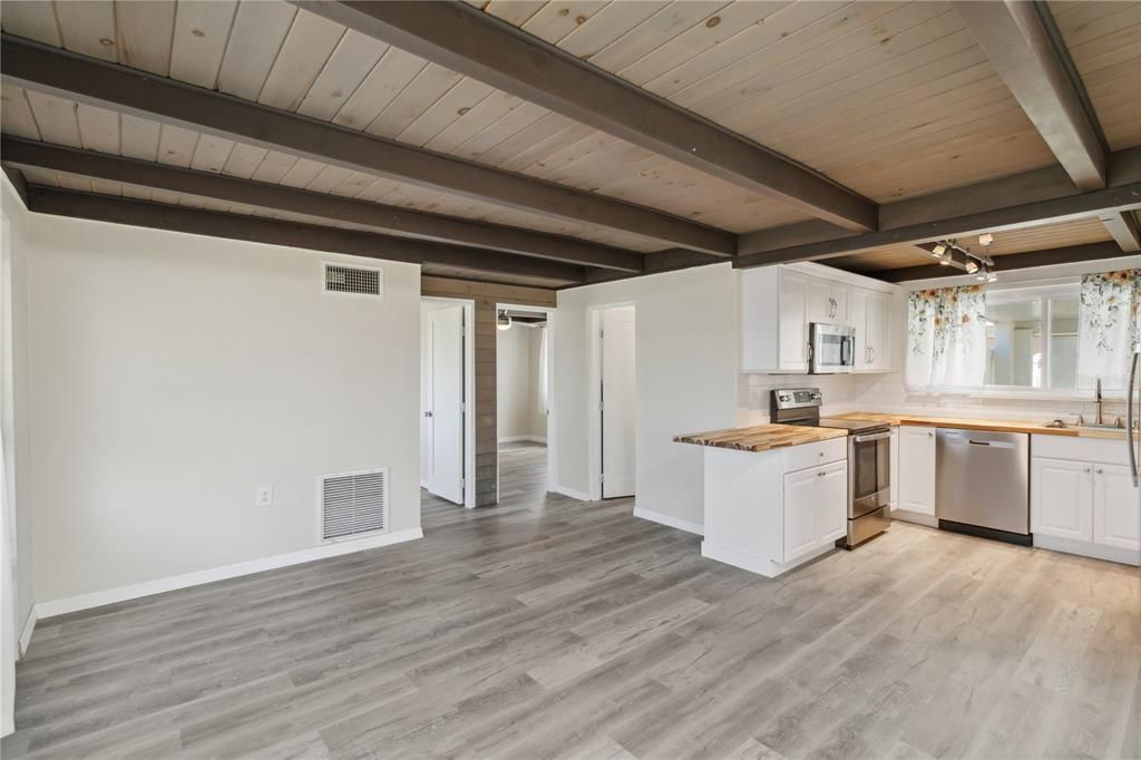 En Venta: $215,000 (2 camas, 1 baños, 828 Pies cuadrados)