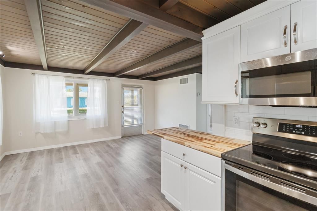 En Venta: $215,000 (2 camas, 1 baños, 828 Pies cuadrados)