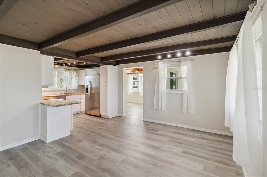 En Venta: $215,000 (2 camas, 1 baños, 828 Pies cuadrados)