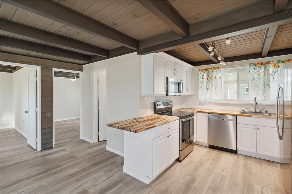 En Venta: $215,000 (2 camas, 1 baños, 828 Pies cuadrados)