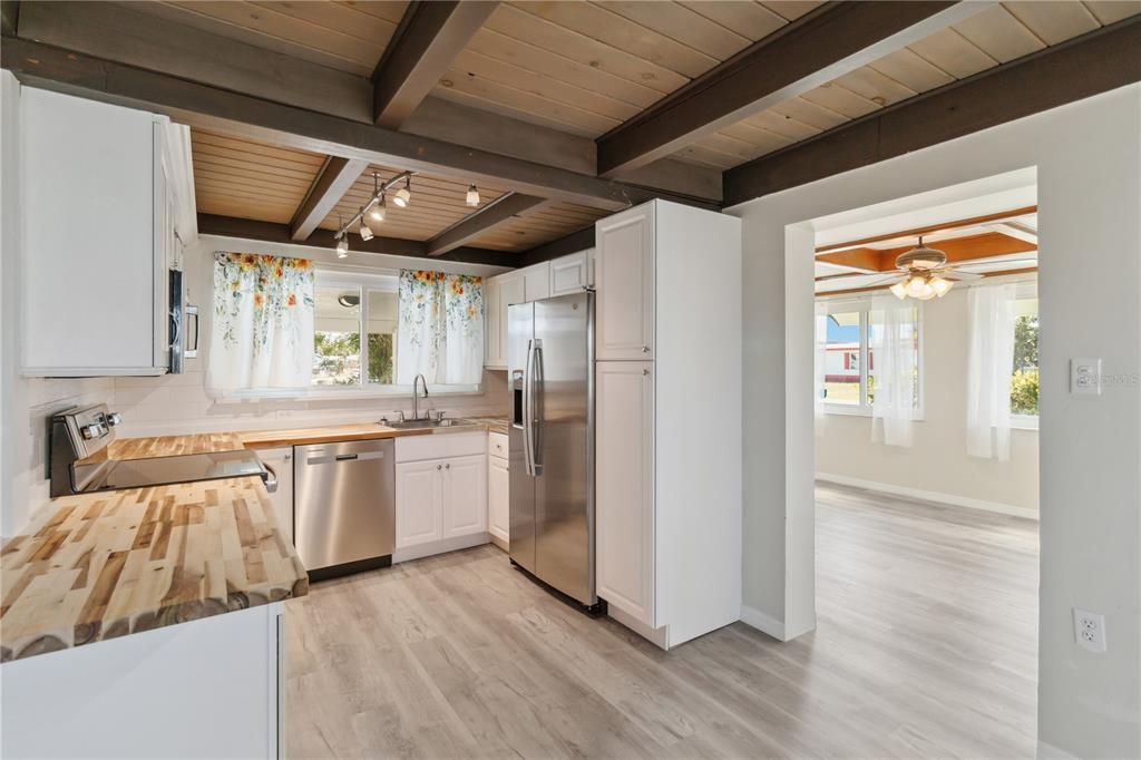 En Venta: $215,000 (2 camas, 1 baños, 828 Pies cuadrados)