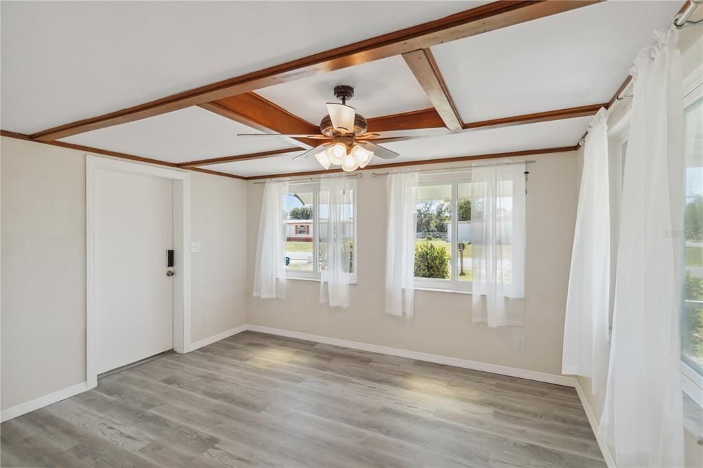 En Venta: $215,000 (2 camas, 1 baños, 828 Pies cuadrados)