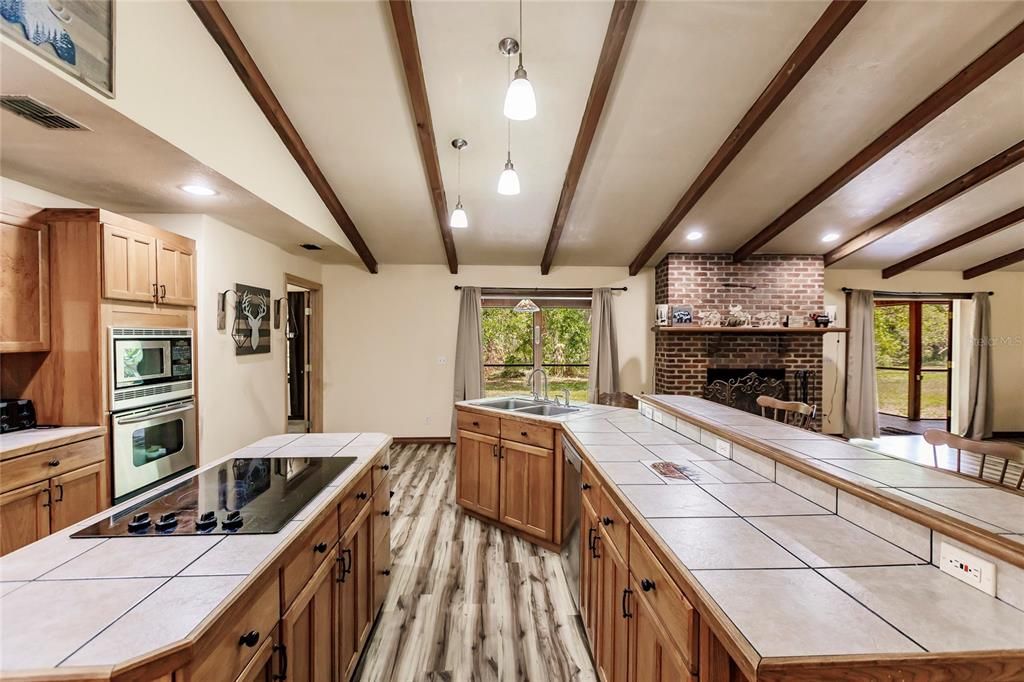 На продажу: $1,199,000 (5 спален, 3 ванн, 2743 Квадратных фут)