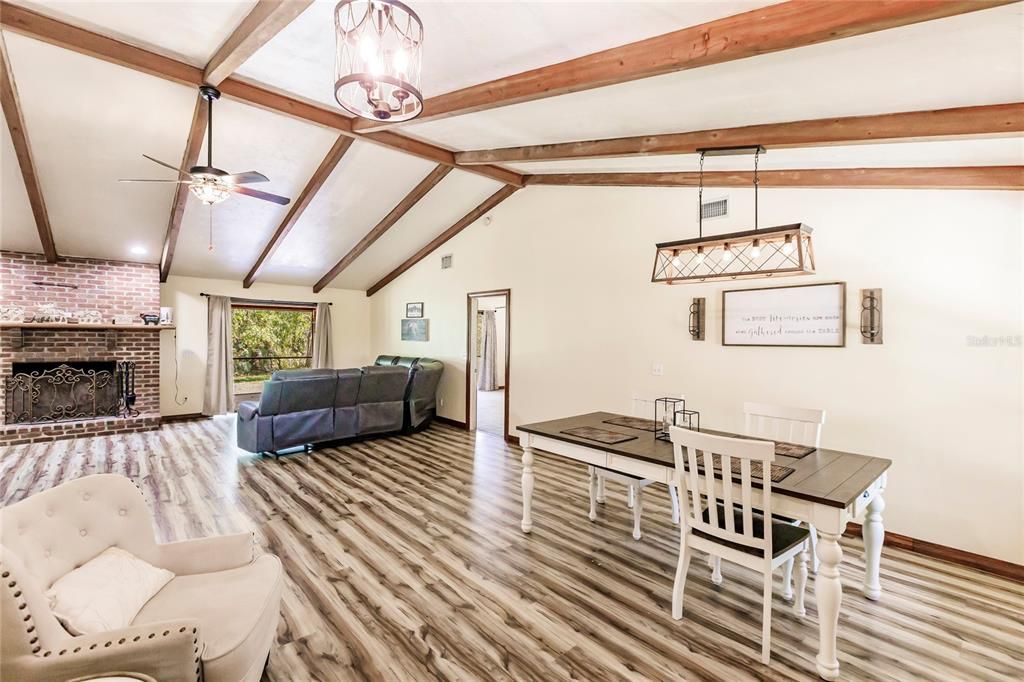 На продажу: $1,199,000 (5 спален, 3 ванн, 2743 Квадратных фут)