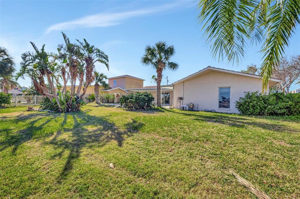 For Sale: $1,170,000 (2 beds, 2 baths, 1607 Square Feet)