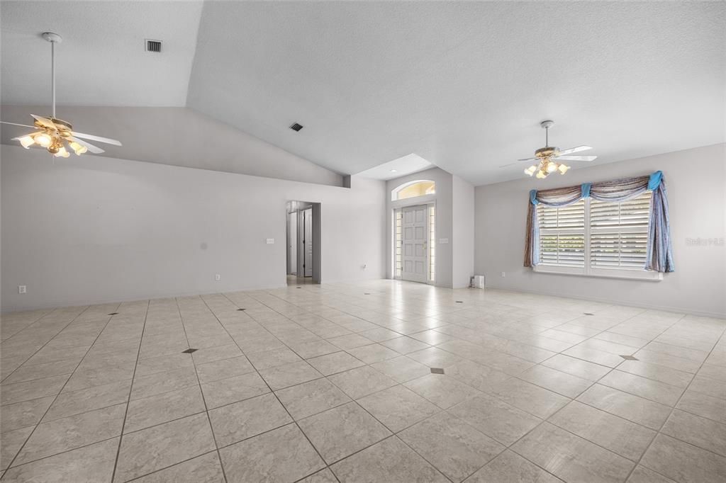 For Sale: $799,999 (2 beds, 2 baths, 1737 Square Feet)