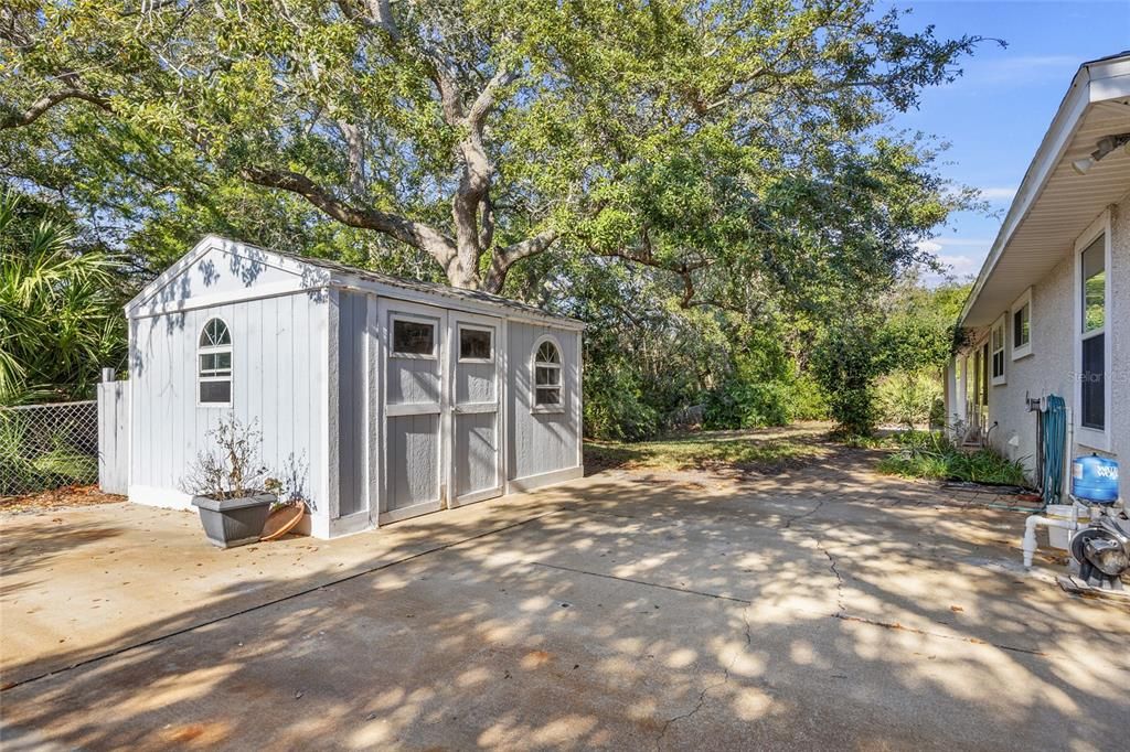 For Sale: $799,999 (2 beds, 2 baths, 1737 Square Feet)