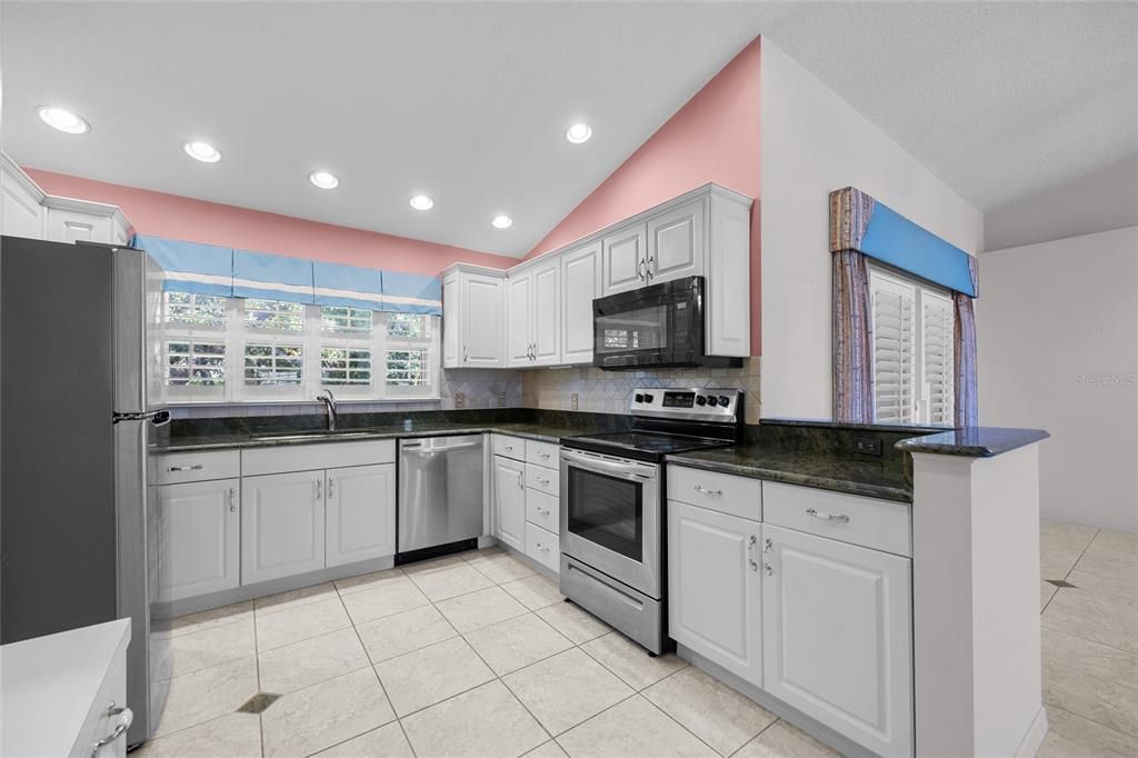 For Sale: $799,999 (2 beds, 2 baths, 1737 Square Feet)