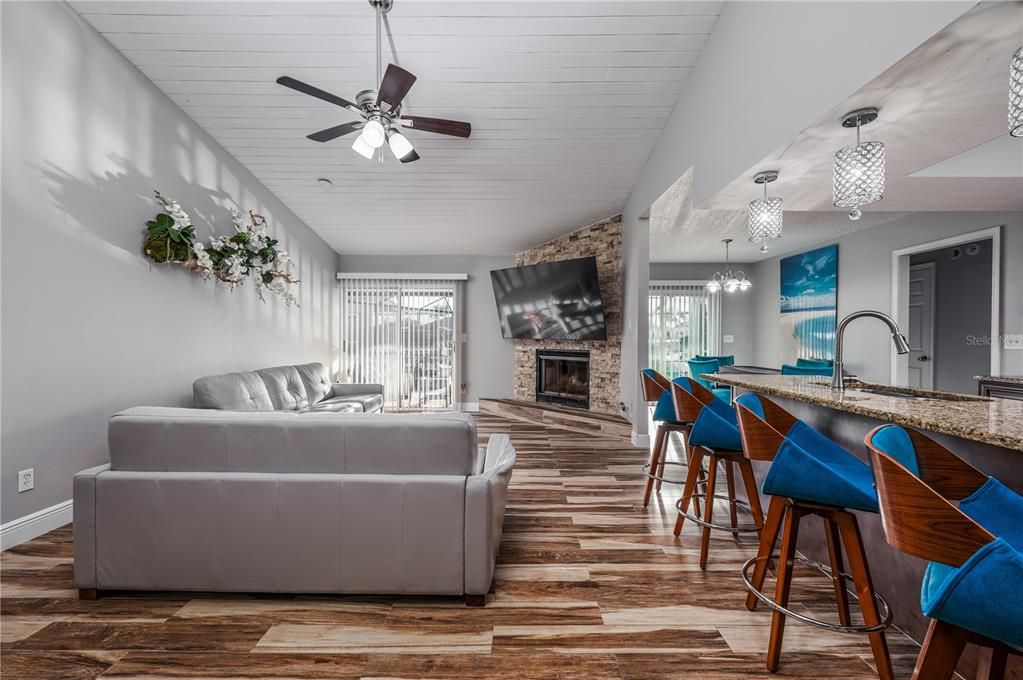 En Venta: $835,000 (4 camas, 2 baños, 2125 Pies cuadrados)