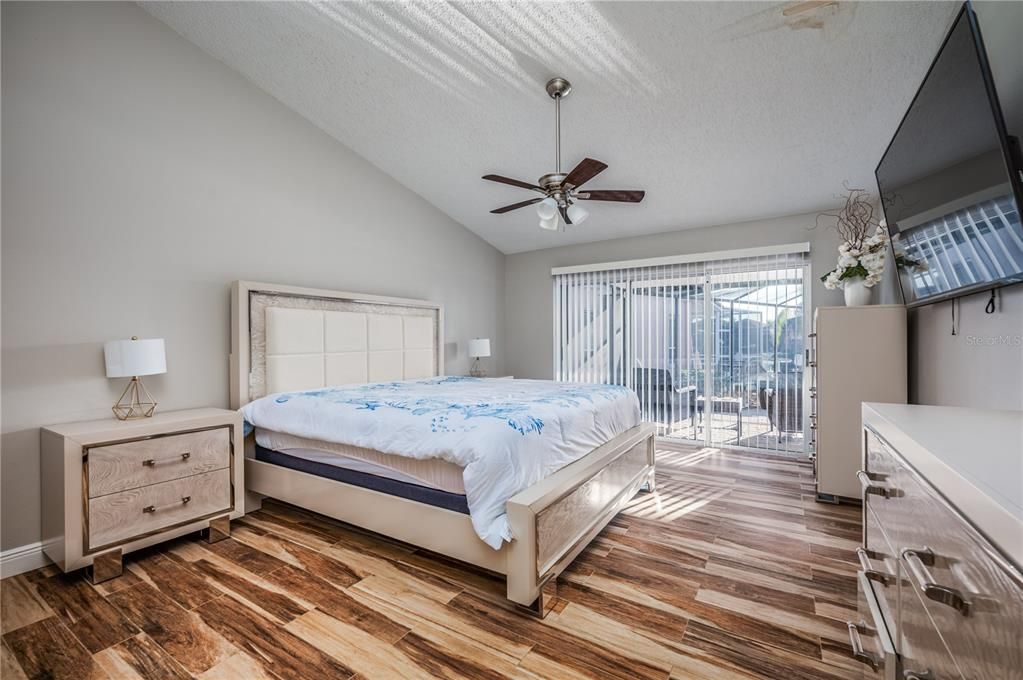 En Venta: $835,000 (4 camas, 2 baños, 2125 Pies cuadrados)