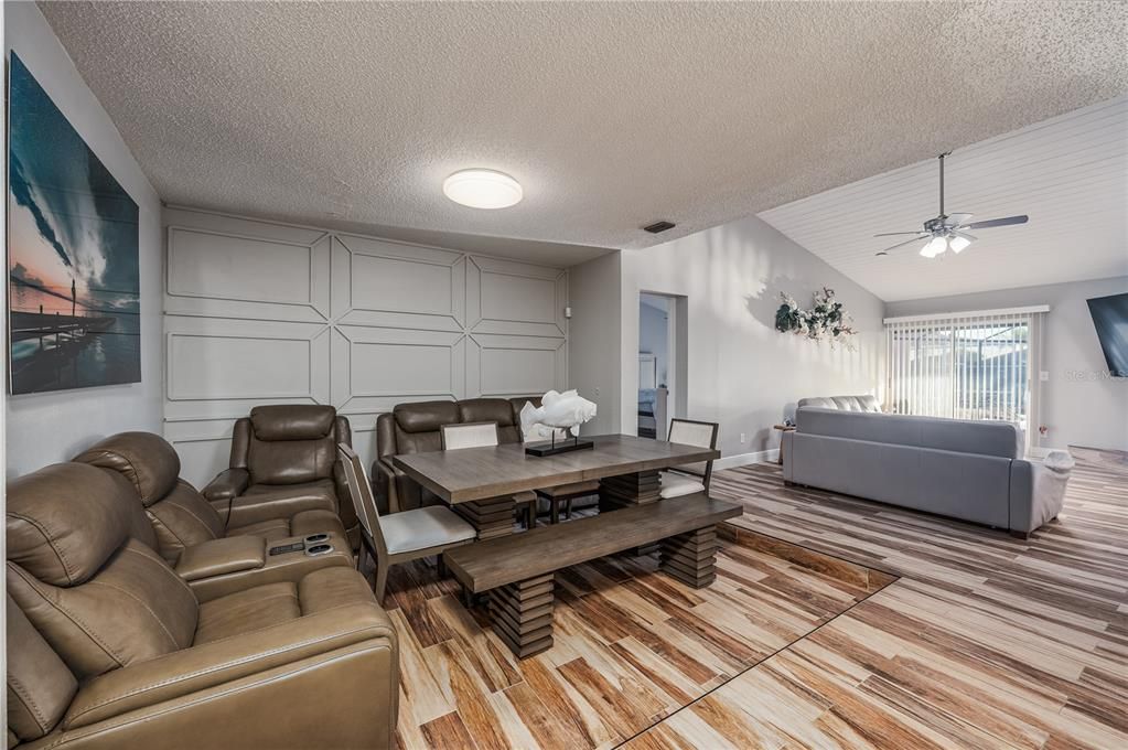 En Venta: $835,000 (4 camas, 2 baños, 2125 Pies cuadrados)