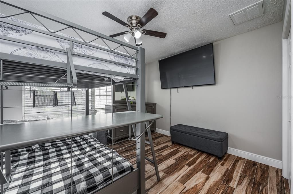 En Venta: $835,000 (4 camas, 2 baños, 2125 Pies cuadrados)