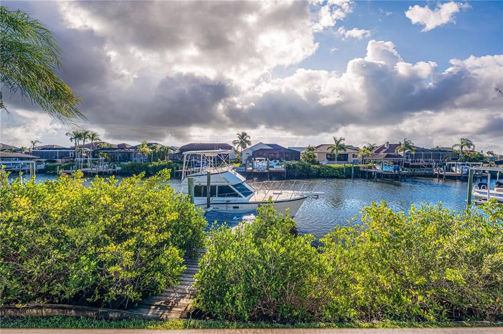 En Venta: $835,000 (4 camas, 2 baños, 2125 Pies cuadrados)