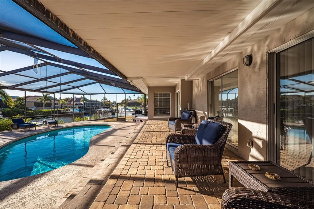 En Venta: $835,000 (4 camas, 2 baños, 2125 Pies cuadrados)