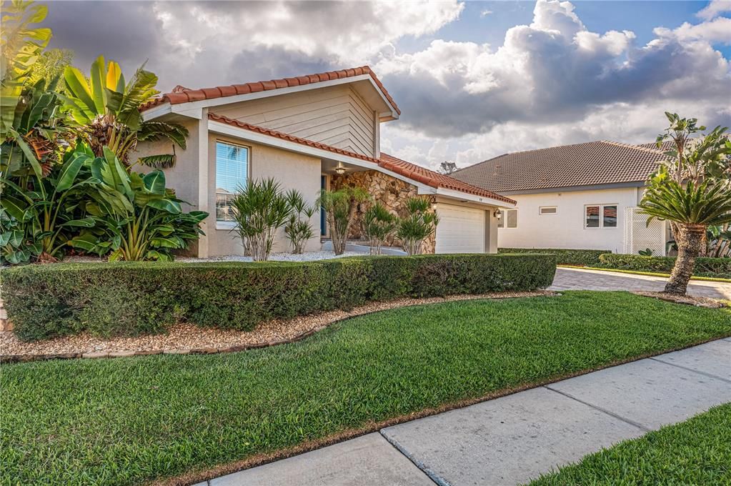 En Venta: $835,000 (4 camas, 2 baños, 2125 Pies cuadrados)