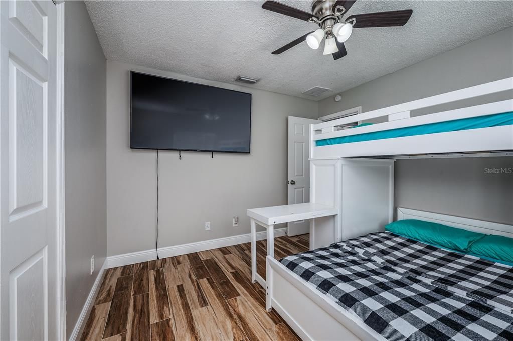 En Venta: $835,000 (4 camas, 2 baños, 2125 Pies cuadrados)