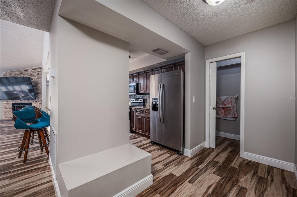 En Venta: $835,000 (4 camas, 2 baños, 2125 Pies cuadrados)