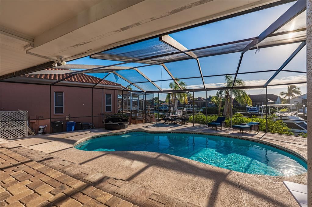 En Venta: $835,000 (4 camas, 2 baños, 2125 Pies cuadrados)