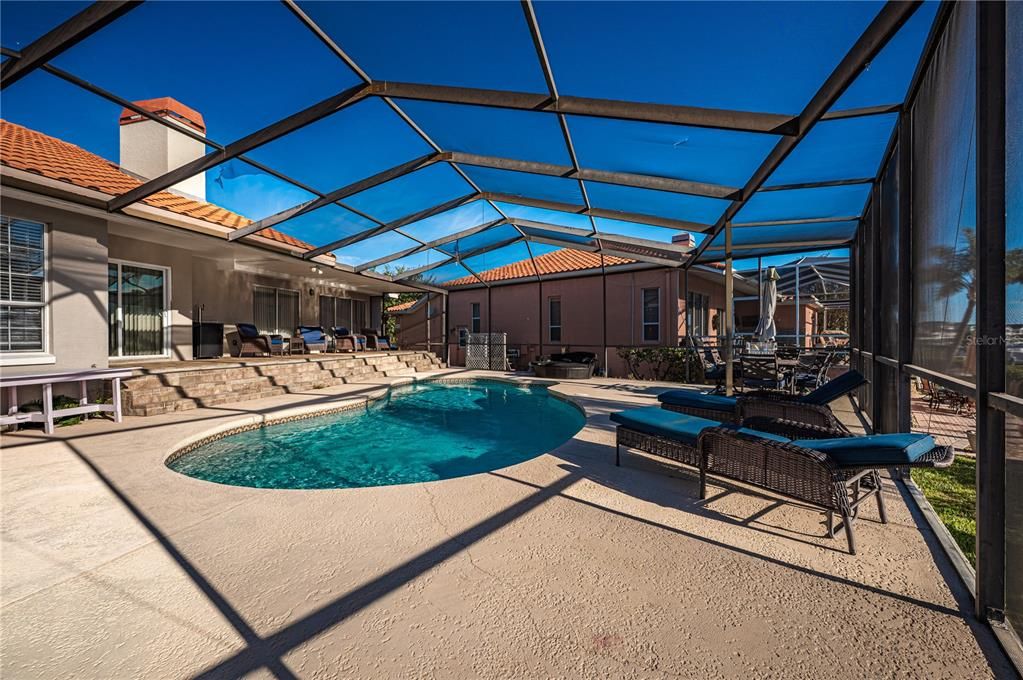 En Venta: $835,000 (4 camas, 2 baños, 2125 Pies cuadrados)