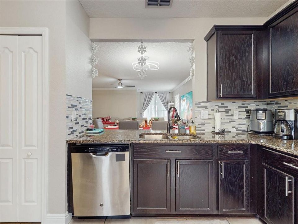 En Venta: $407,000 (3 camas, 2 baños, 1760 Pies cuadrados)