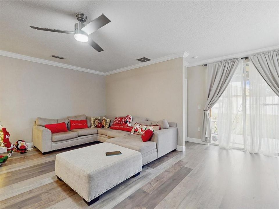 En Venta: $407,000 (3 camas, 2 baños, 1760 Pies cuadrados)