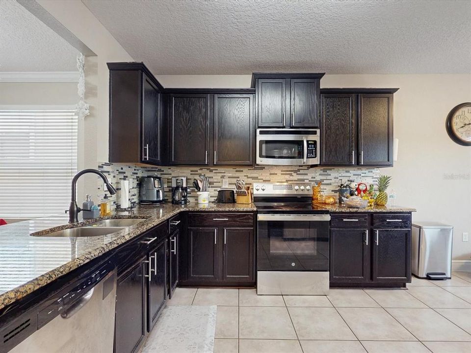 En Venta: $407,000 (3 camas, 2 baños, 1760 Pies cuadrados)