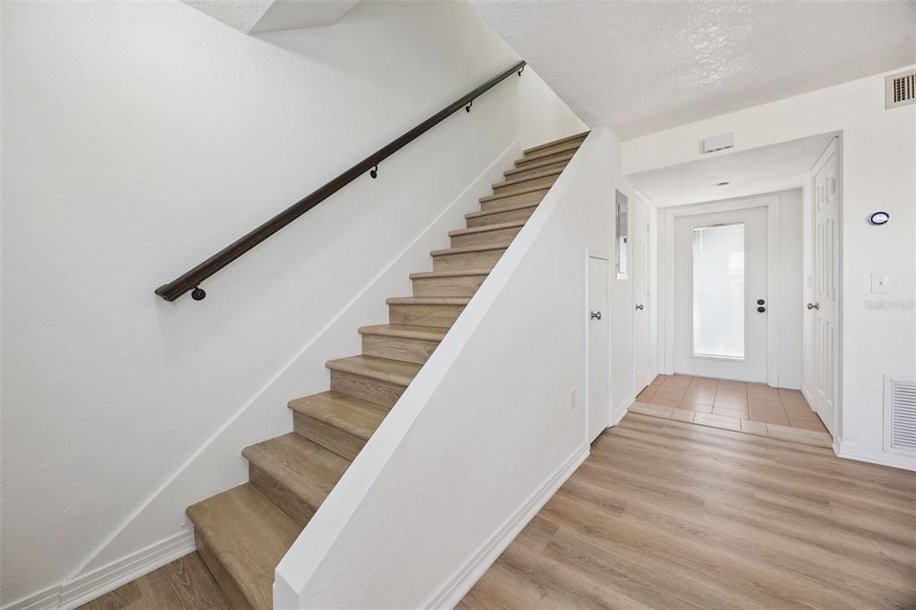 For Sale: $319,999 (2 beds, 2 baths, 1564 Square Feet)