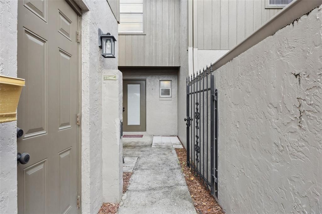 For Sale: $319,999 (2 beds, 2 baths, 1564 Square Feet)