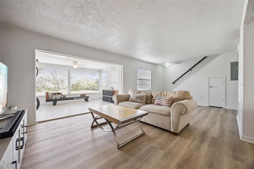 For Sale: $319,999 (2 beds, 2 baths, 1564 Square Feet)