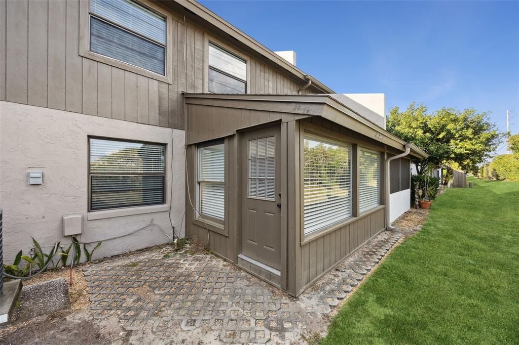 For Sale: $319,999 (2 beds, 2 baths, 1564 Square Feet)