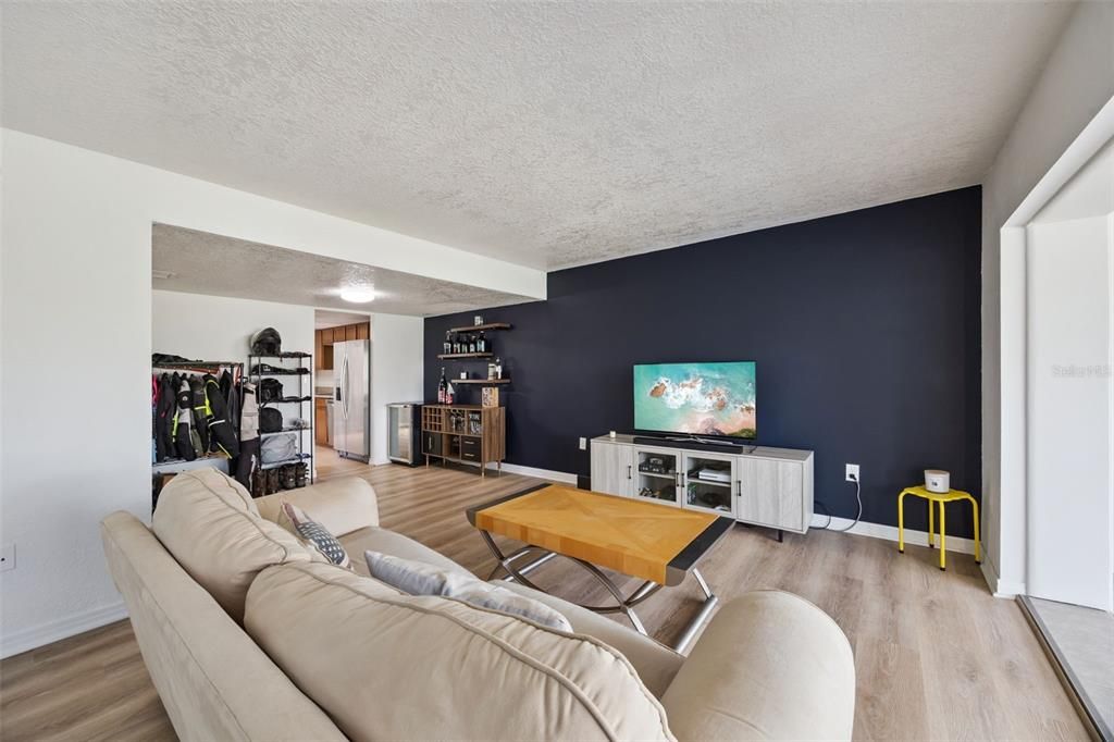 For Sale: $319,999 (2 beds, 2 baths, 1564 Square Feet)