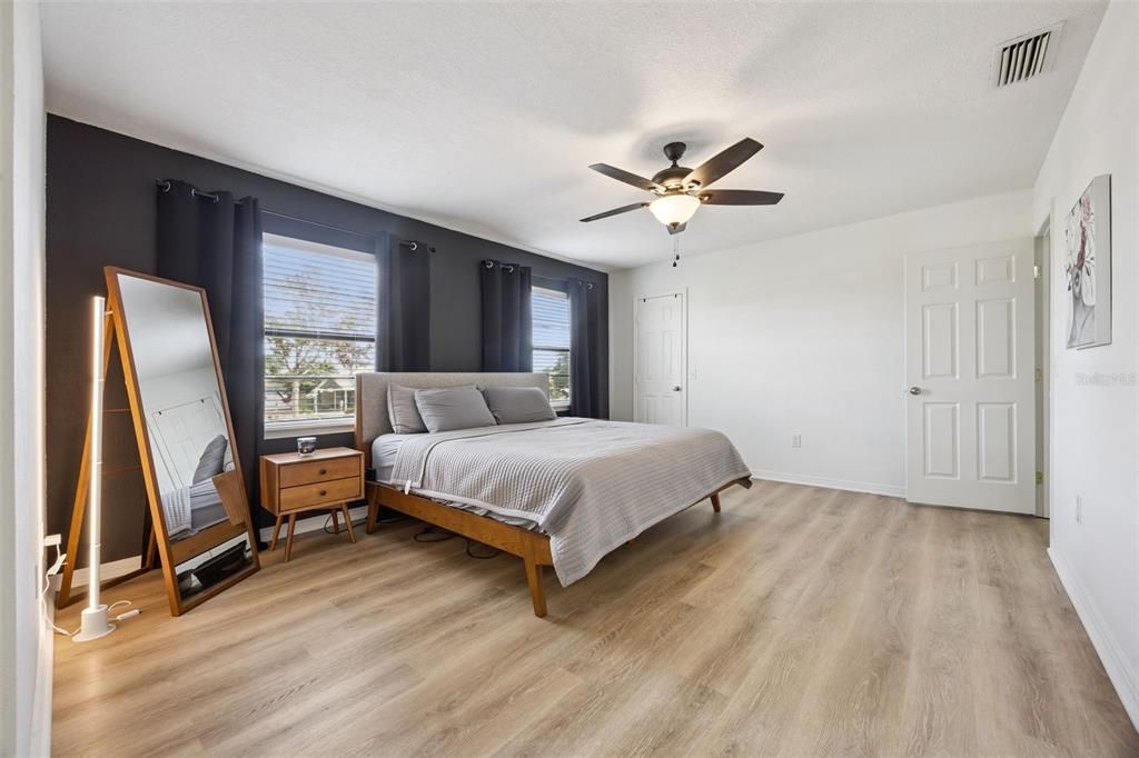 For Sale: $319,999 (2 beds, 2 baths, 1564 Square Feet)