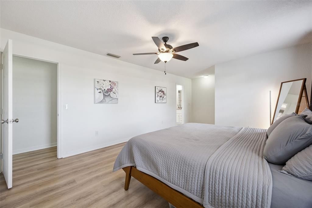 For Sale: $319,999 (2 beds, 2 baths, 1564 Square Feet)