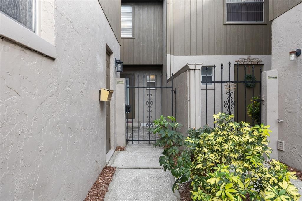 For Sale: $319,999 (2 beds, 2 baths, 1564 Square Feet)