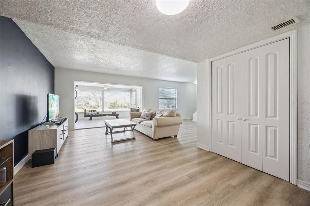 For Sale: $319,999 (2 beds, 2 baths, 1564 Square Feet)