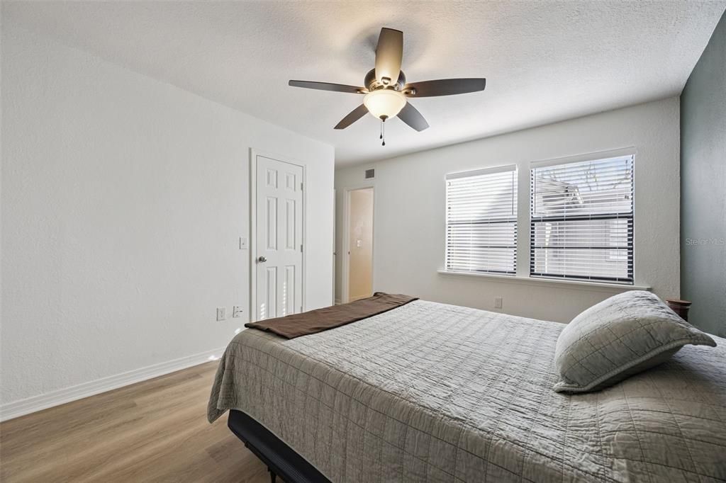 For Sale: $319,999 (2 beds, 2 baths, 1564 Square Feet)