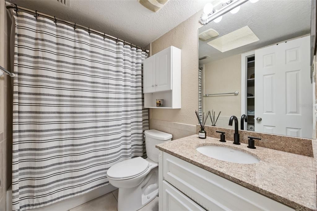 For Sale: $319,999 (2 beds, 2 baths, 1564 Square Feet)