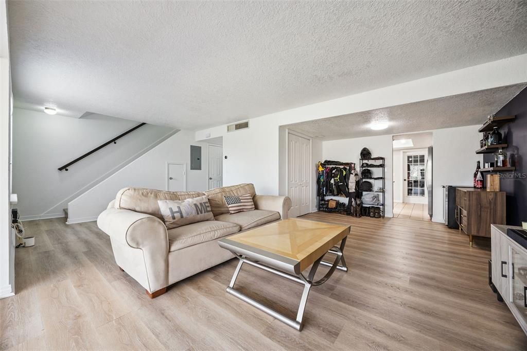 For Sale: $319,999 (2 beds, 2 baths, 1564 Square Feet)