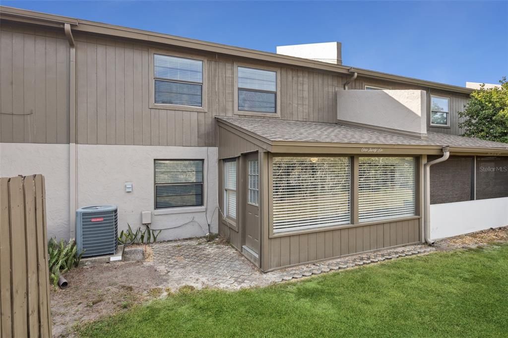 For Sale: $319,999 (2 beds, 2 baths, 1564 Square Feet)