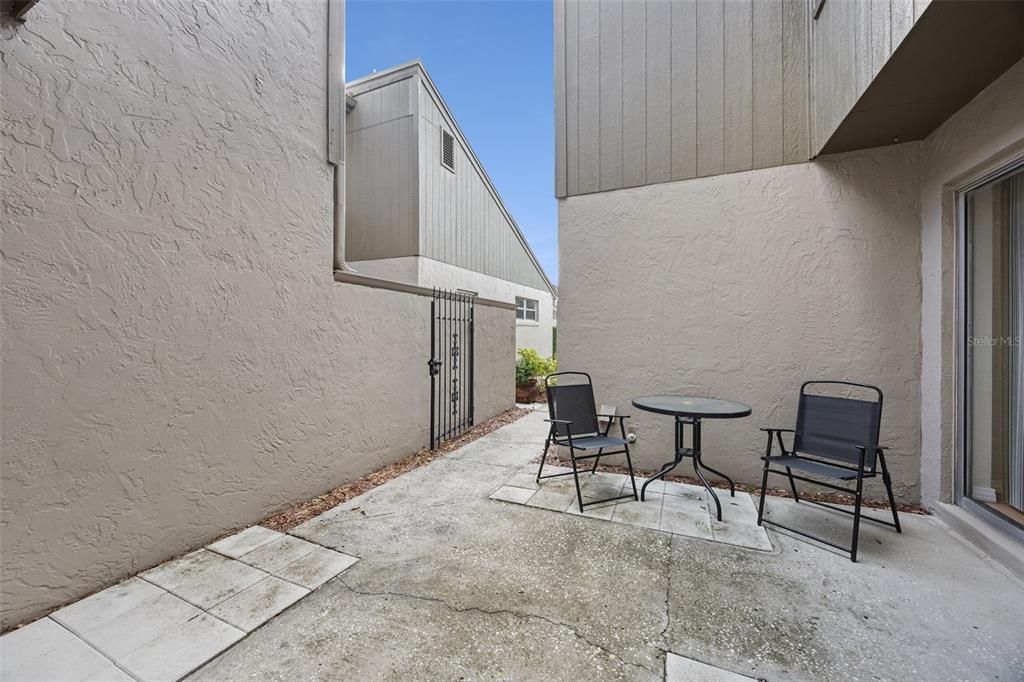 For Sale: $319,999 (2 beds, 2 baths, 1564 Square Feet)