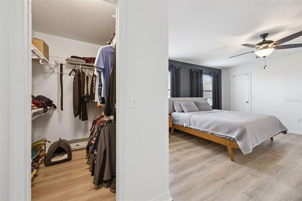 For Sale: $319,999 (2 beds, 2 baths, 1564 Square Feet)