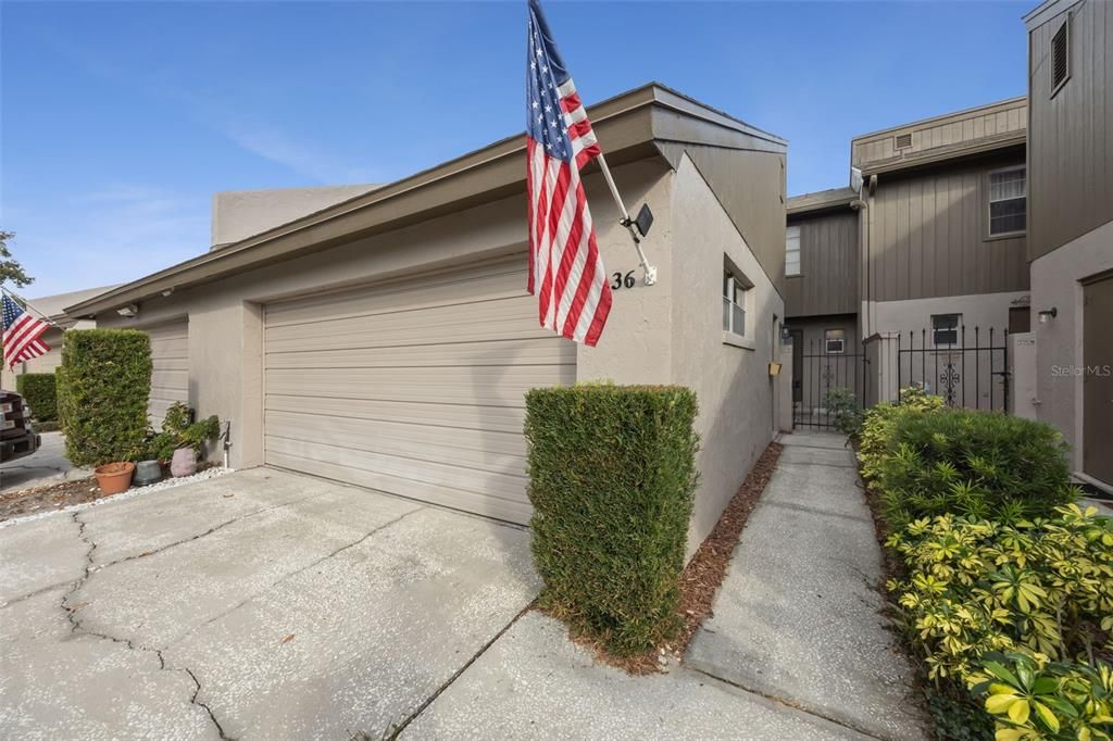 For Sale: $319,999 (2 beds, 2 baths, 1564 Square Feet)