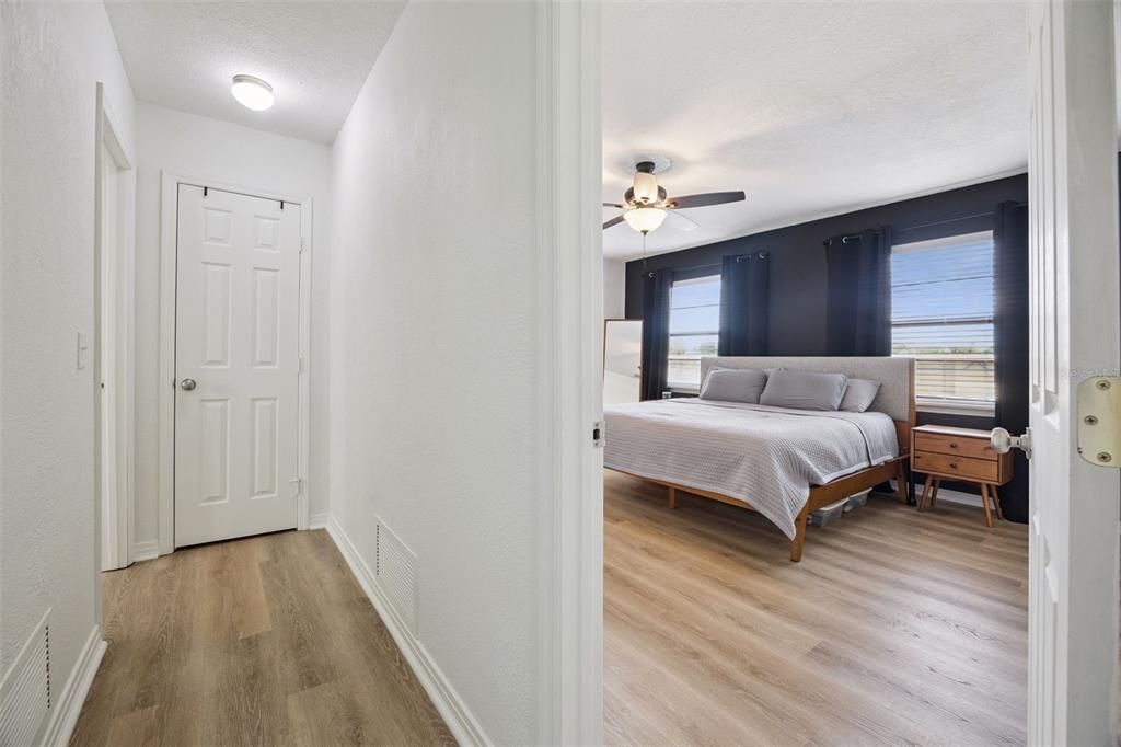 For Sale: $319,999 (2 beds, 2 baths, 1564 Square Feet)