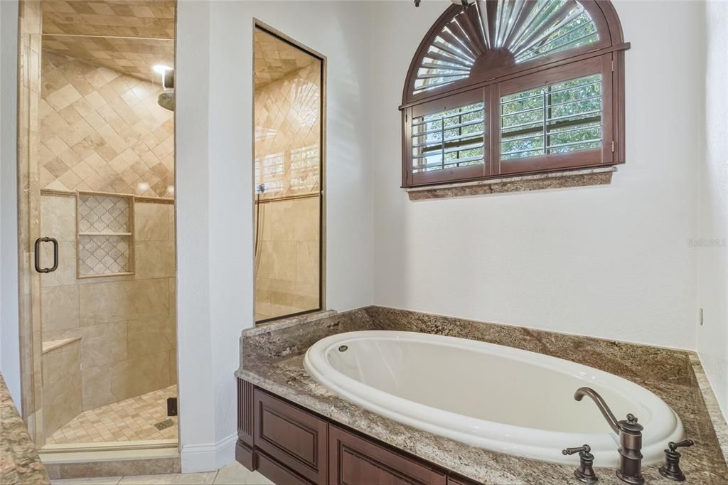 待售: $740,000 (4 贝兹, 2 浴室, 2352 平方英尺)