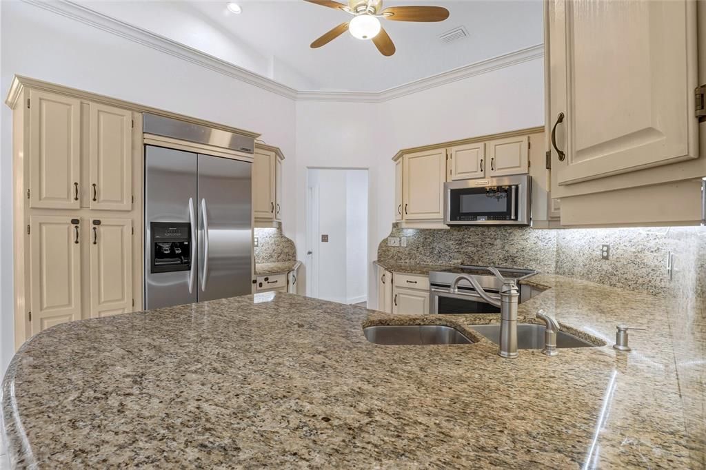 待售: $740,000 (4 贝兹, 2 浴室, 2352 平方英尺)