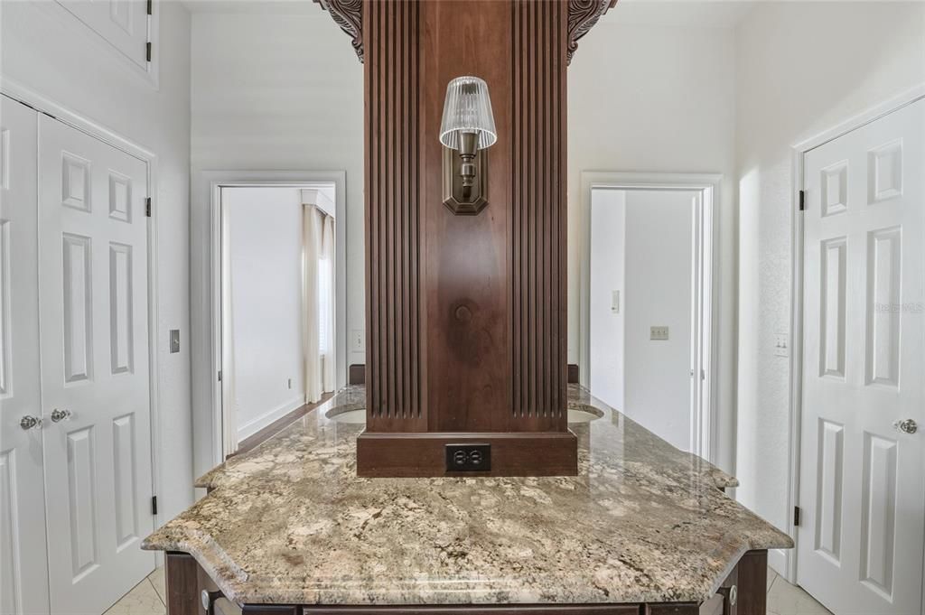 待售: $740,000 (4 贝兹, 2 浴室, 2352 平方英尺)