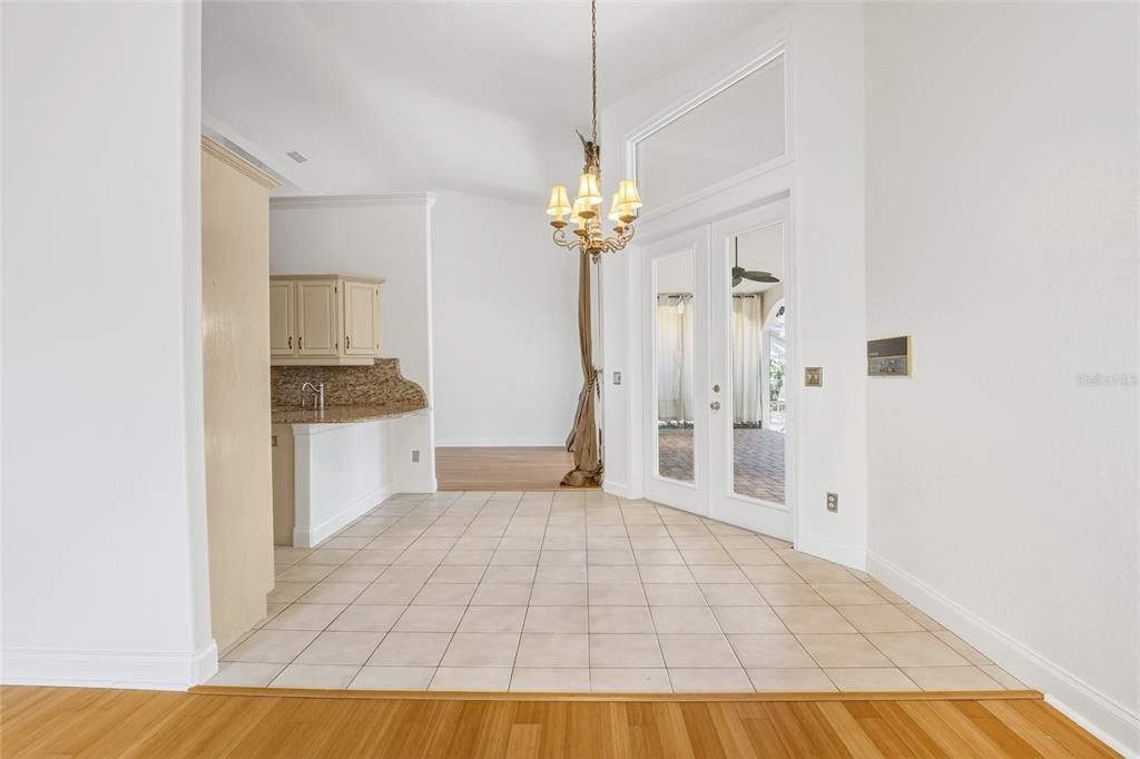 待售: $740,000 (4 贝兹, 2 浴室, 2352 平方英尺)