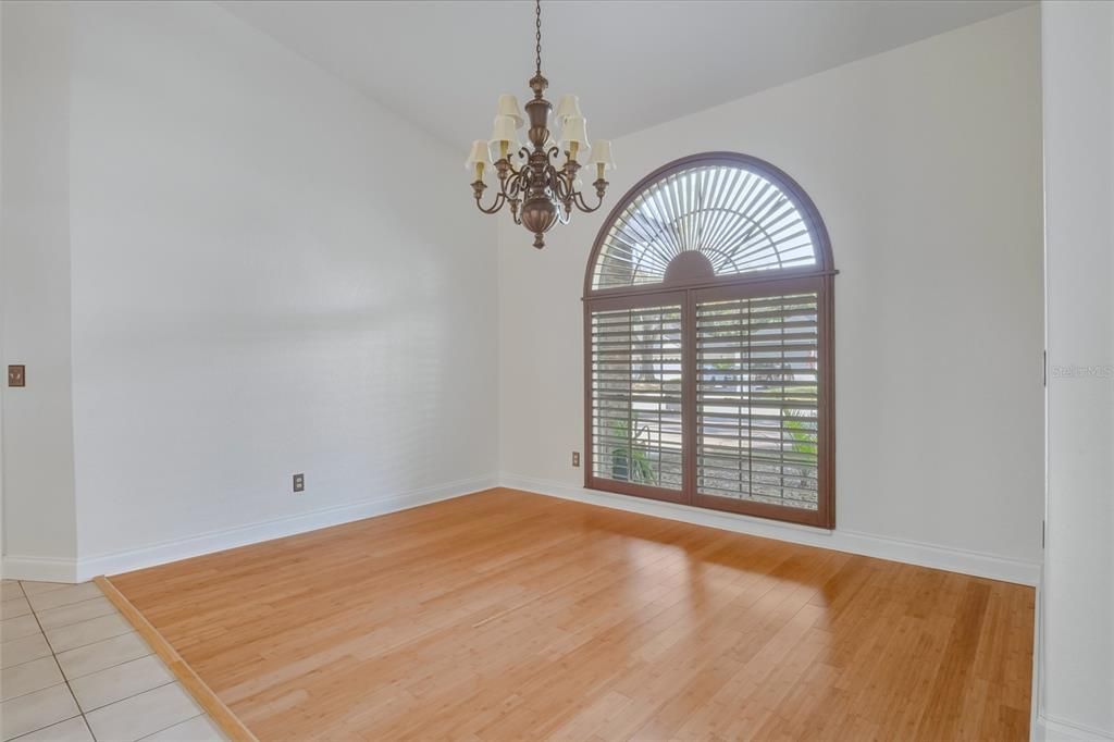 待售: $740,000 (4 贝兹, 2 浴室, 2352 平方英尺)