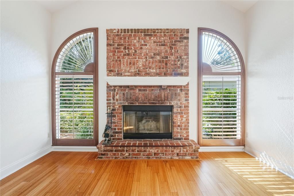 待售: $740,000 (4 贝兹, 2 浴室, 2352 平方英尺)