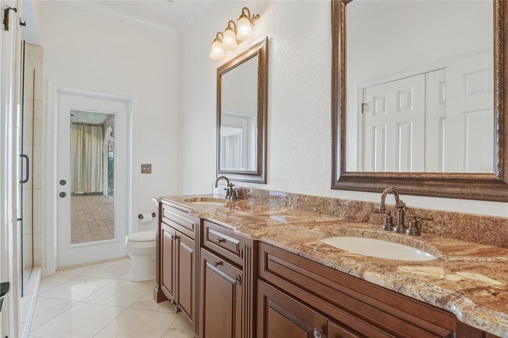 待售: $740,000 (4 贝兹, 2 浴室, 2352 平方英尺)